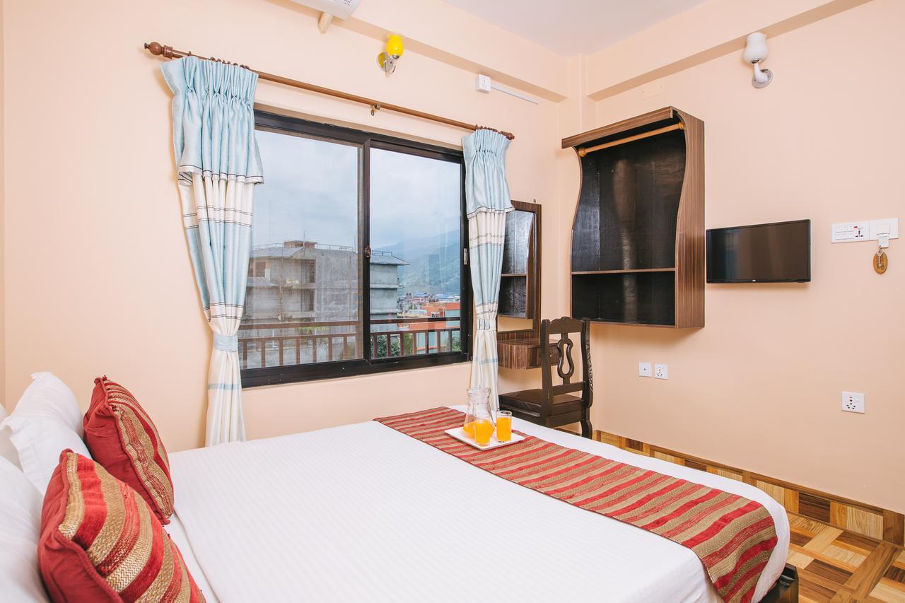 פוקהרה Hotel Ezen מראה חיצוני תמונה
