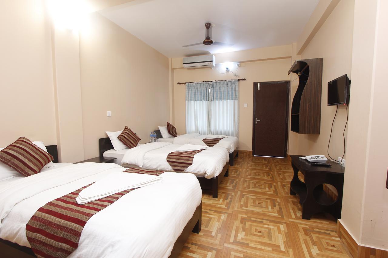 פוקהרה Hotel Ezen מראה חיצוני תמונה